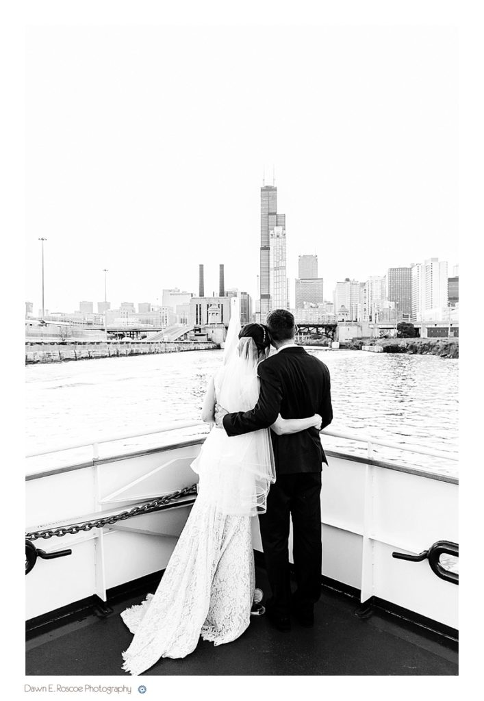 dawn-e-roscoe-photography-chicago-classic-lady-boat-wedding-00273